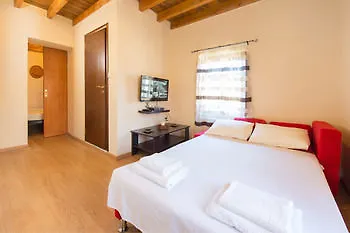 3 Charites Old Town Appartement